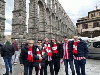 Las peñas del Athletic convierten Segovia en San Mamés