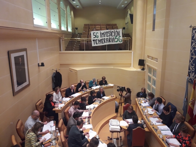 Protesta de la Plataforma Stop 5G Segovia en el pleno de hoy