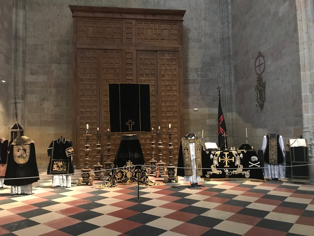 La Catedral de Segovia vuelve a exhibir el túmulo funerario