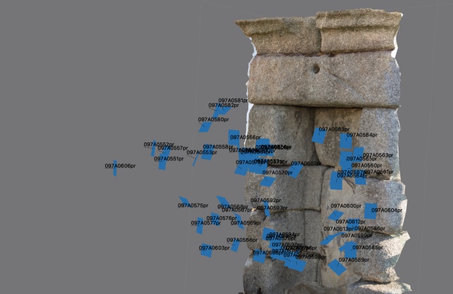 Captura de la documentación 3D de la hornacina del Acueducto tras la retirada de la Virgen. Permite observar las posiciones de las imágenes tomadas para la creación del modelo 3D.