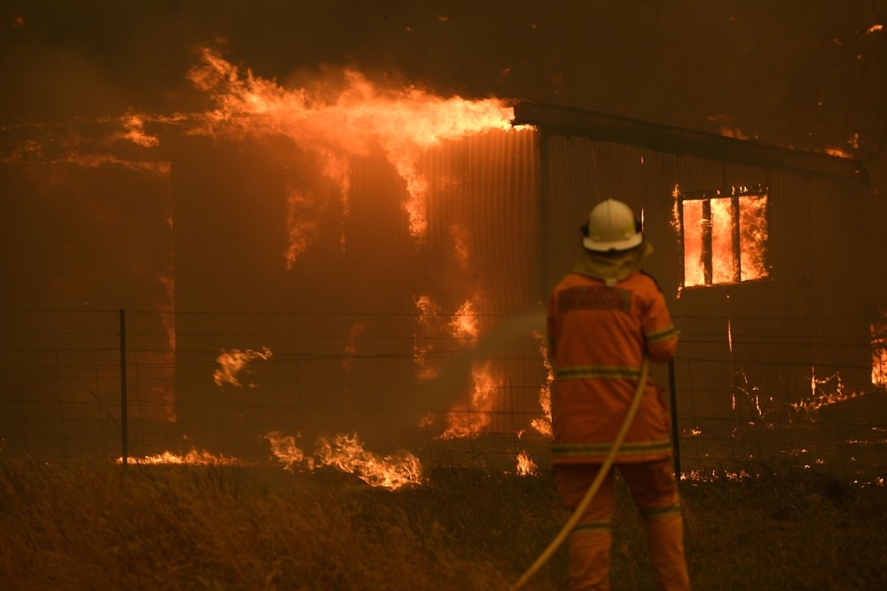 Centenares de incendios arrasan Australia