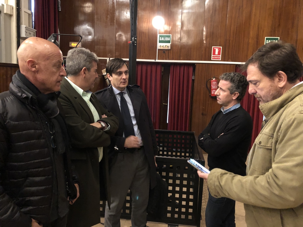 Fernando Salas, Juan Antonio Sanz, el abogado José Sala, Agustín Cuenca y Rafael López, uno de los inversores.  / El Día de Segovia