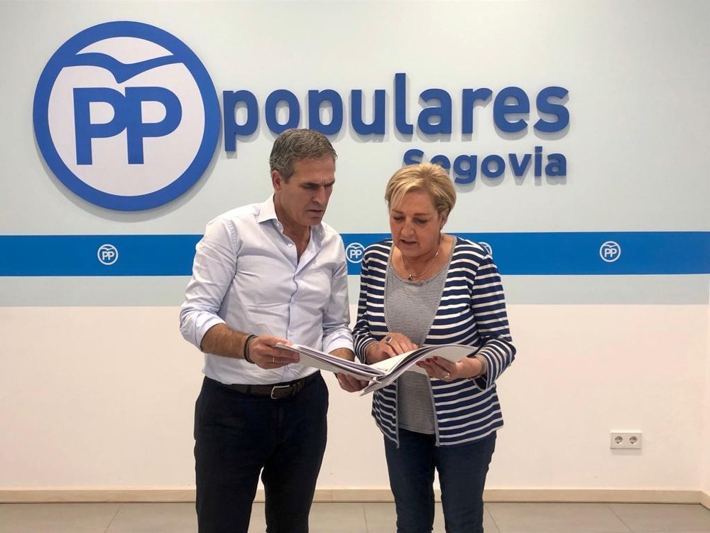 Los senadores del PP por Segovia, Juan José Sanz Vitorio y Paloma Sanz.