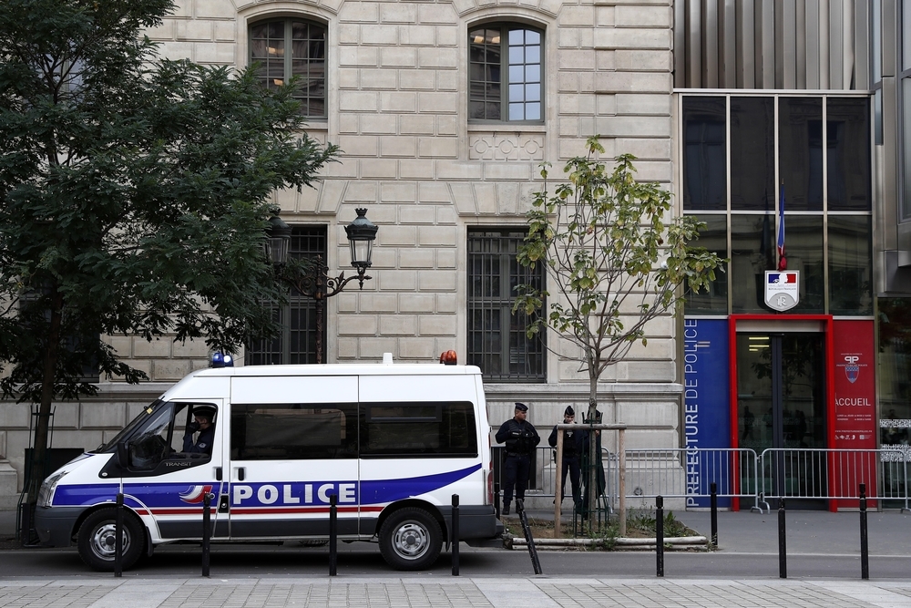 Al menos dos policías heridos en un ataque en París
