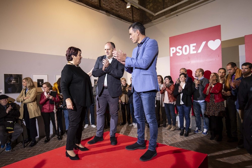 Sánchez, junto a la alcaldesa, clara Luquero, y el candidato al Congreso, José Luis Aceves. 