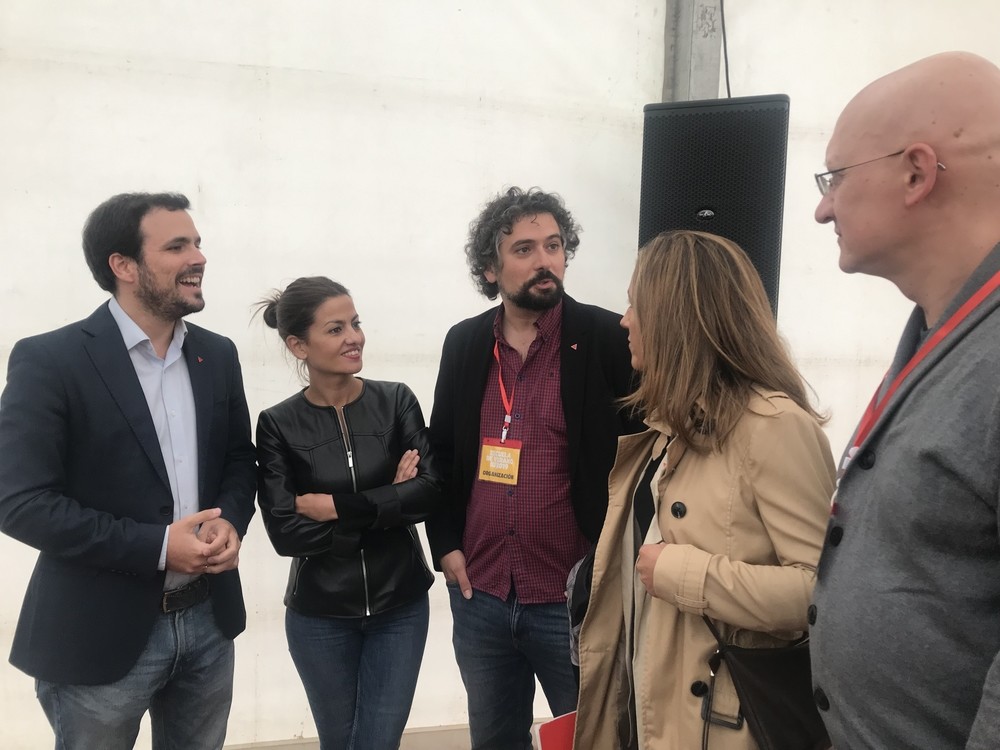 Garzón conversa con Rego, Sarrión, Peñalosa y el politólogo Modesto Gayo