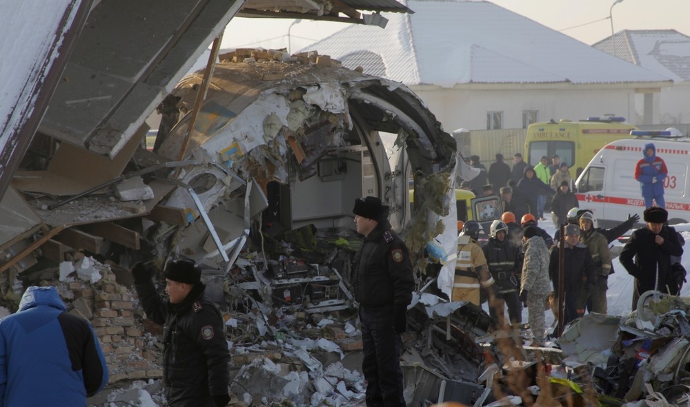 Al menos 15 muertos al estrellarse un avión en Kazajistán