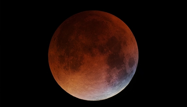 La Luna 'celebra' los 50 años del 'Apolo 11' con un eclipse