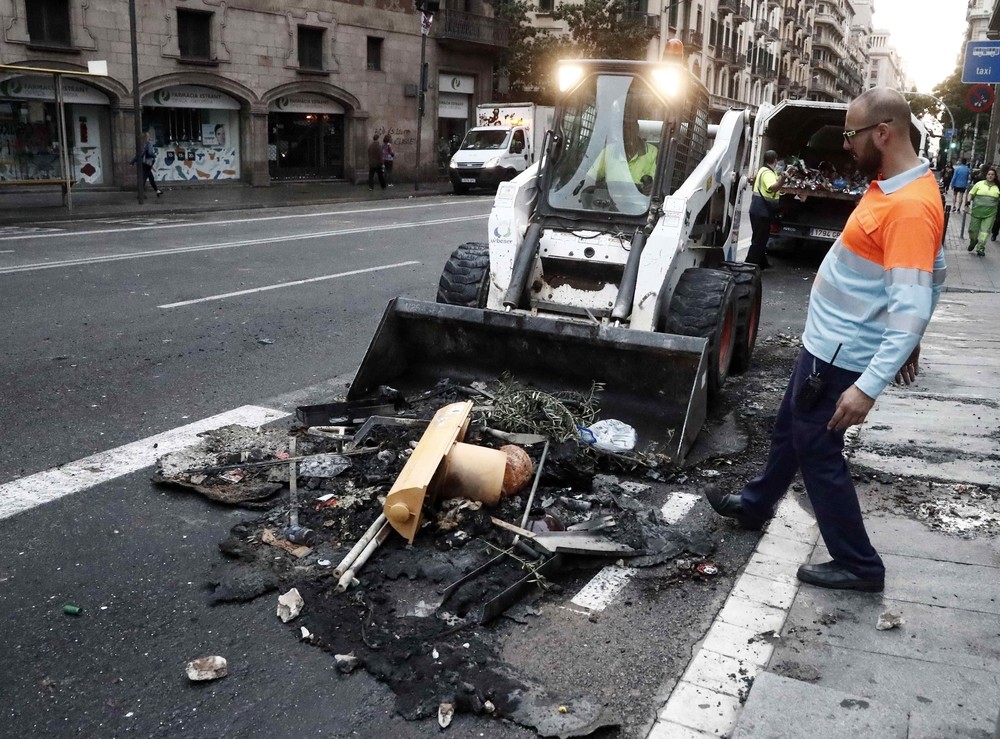 Barcelona despierta destrozada