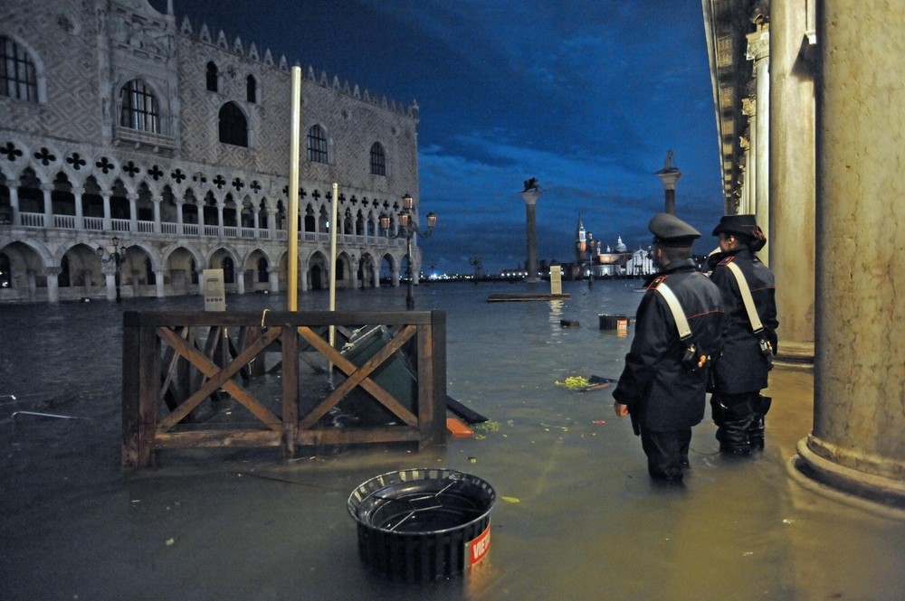 Venecia sufre su peor inundación desde 1966
