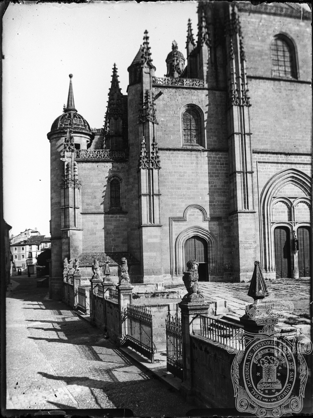 Calle Marqués del Arco o de 'Los Leones', con el enlosado de la Catedral.