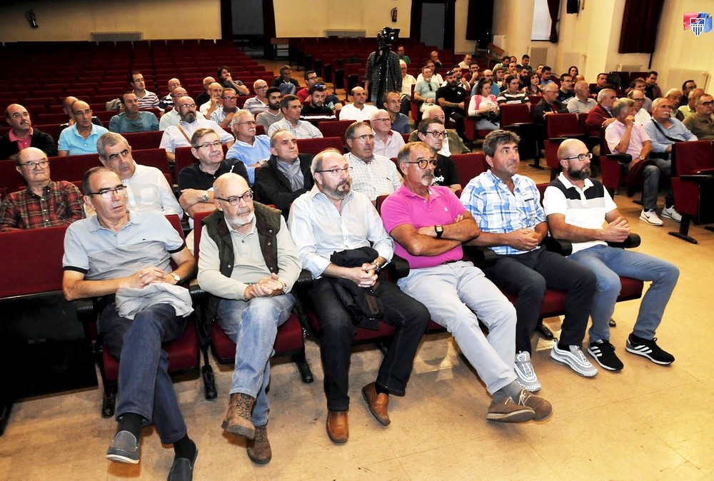 Socios asistentes a la asamblea extraordinaria celebrada por la Segoviana el pasado 4 de octubre.