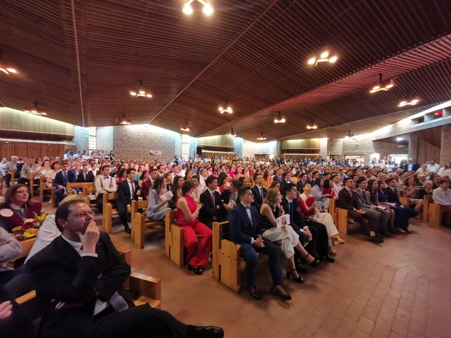 La primera promoción del siglo XXI se gradúa en el Claret