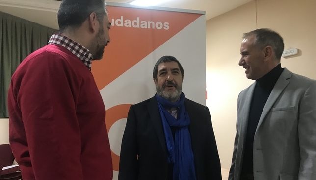Víctor Alvarado junto a Mitadiel y Alfonso Martín