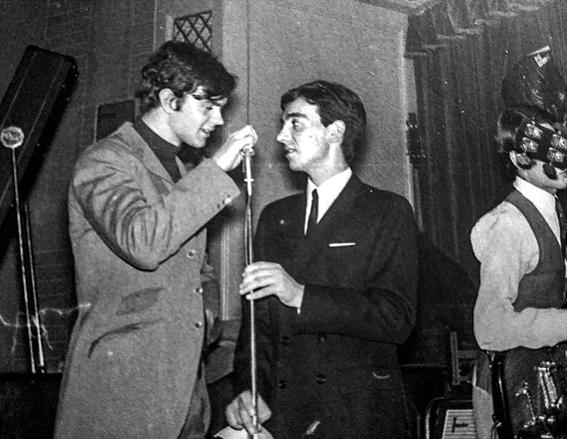 A finales de los 60, Camilo Sesto, que actuó con su grupo Los Botines, junto a Luis Martín, que dirigía 'Musical Studio' en Las Sirenas.