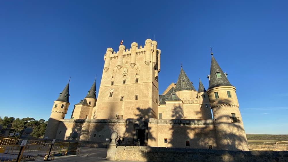 Fachada principal del Alcázar de Segovia que tiene recórd de visitantes con 750.000, en 2019  / A.M.
