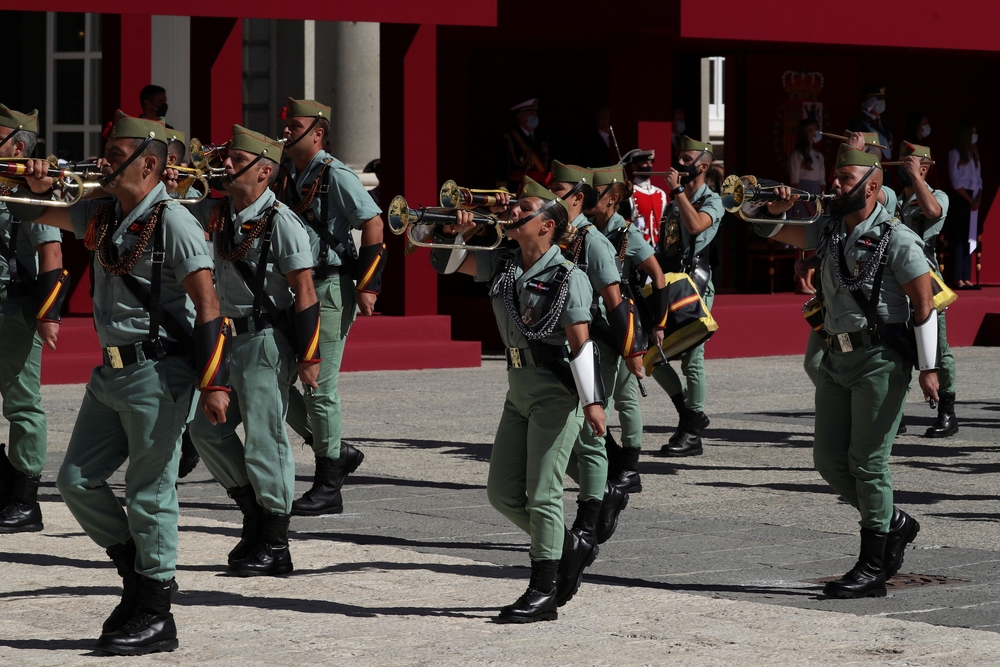 Militares tocan la trompeta durante el acto organizado  / KIKO HUESCA