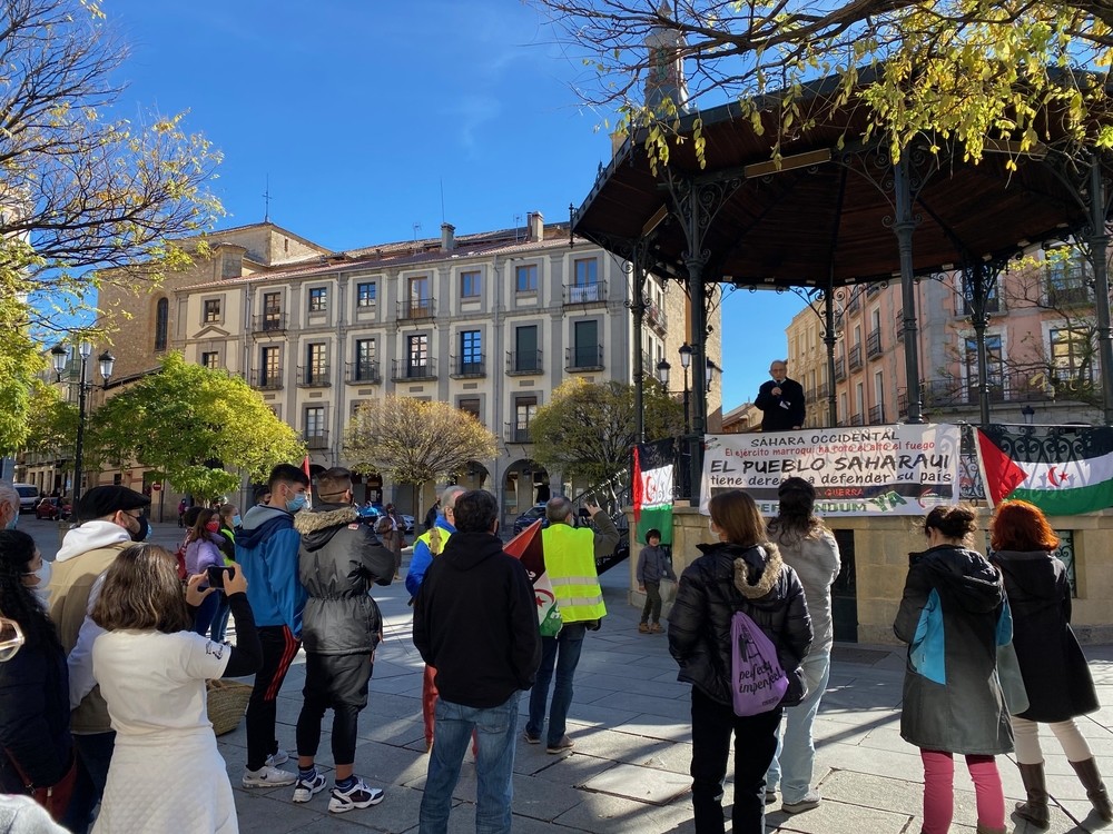 Quintanilla se dirige a los concentrados desde el kiosco de la Plaza Mayor