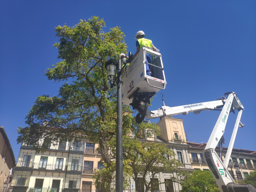 Comienza el cambio de luces de la Plaza Mayor de Segovia