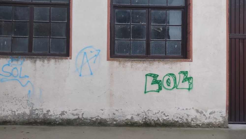 Denuncian actos vandálicos en el colegio de Fuenterrebollo
