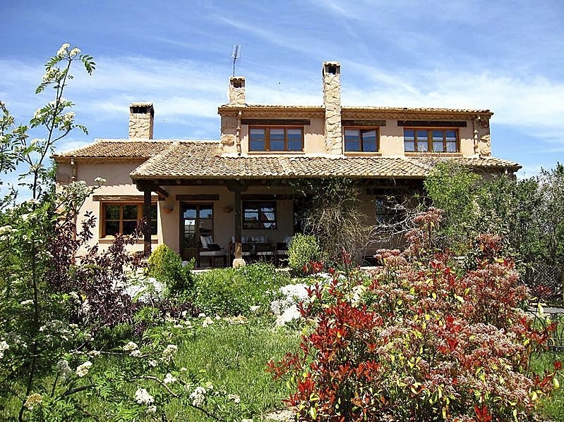 Casa rural ubicada en un pueblo de Segovia.