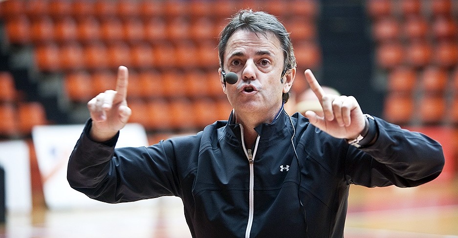 El entrenador de baloncesto Porfirio Fisac.