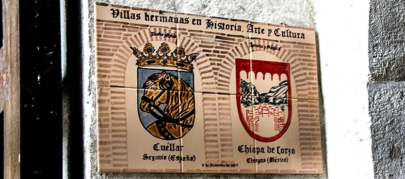 Escudos de las villas hermanas en historia, arte y cultura:  Cuéllar y Chiapa de Corzo.