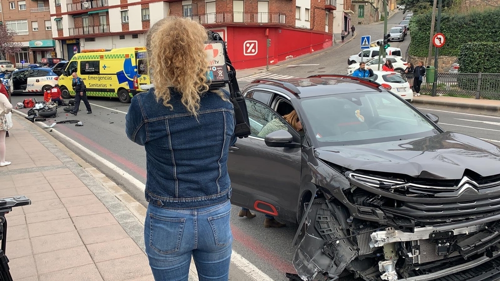 Un motorista herido en un choque en Vía Roma