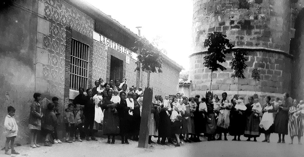 Casa de la Gota de Leche, en una imagen del archivo de la Diputación tomada hacia 1920.