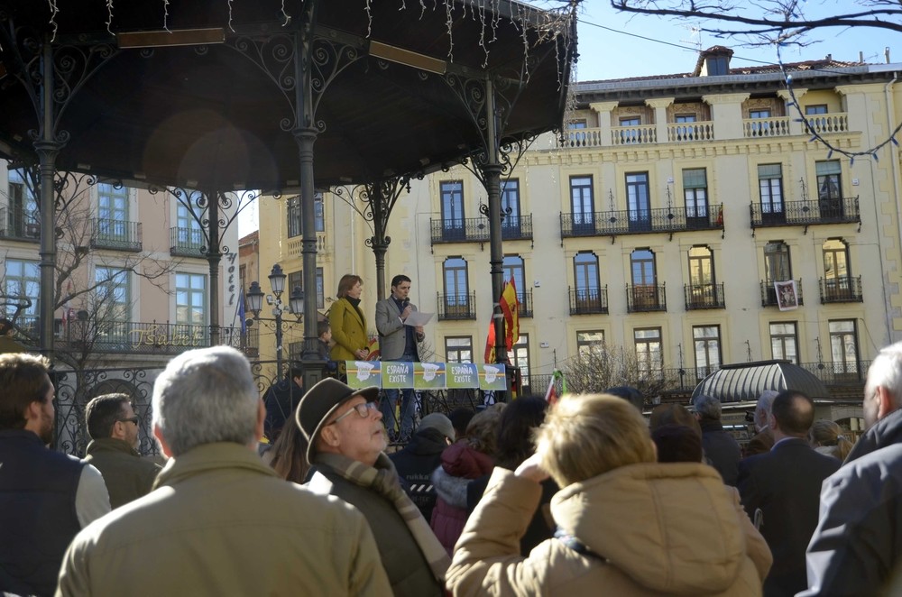 Un centenar de personas por la 'identidad de España'