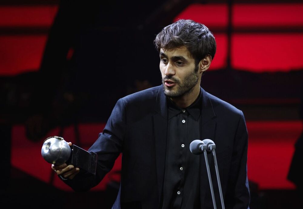 El actor Fernando Delgado-Hierro tras recibir el premio autor revelación  / LUIS TEJIDO