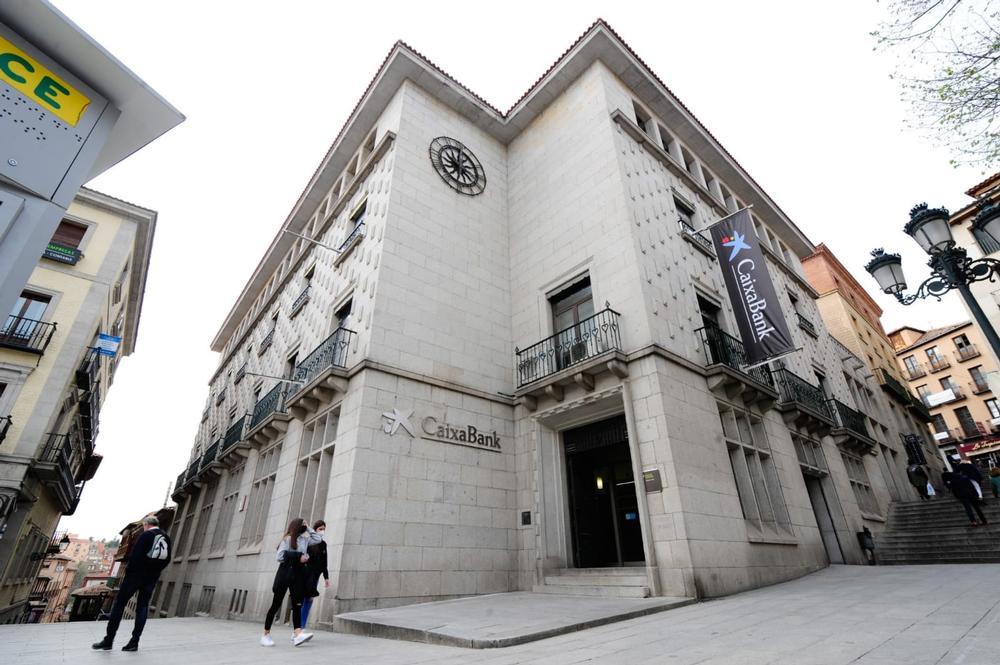 La marca Bankia desaparece de la avenida del Acueducto