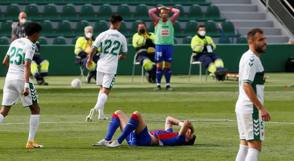 El Elche respira a costa del Eibar