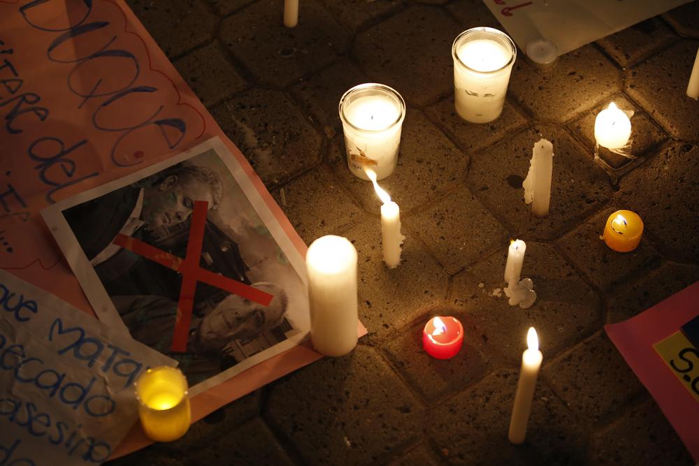Colombianos residentes en Panamá encienden velas por la unidad de Colombia  / BIENVENIDO VELASCO