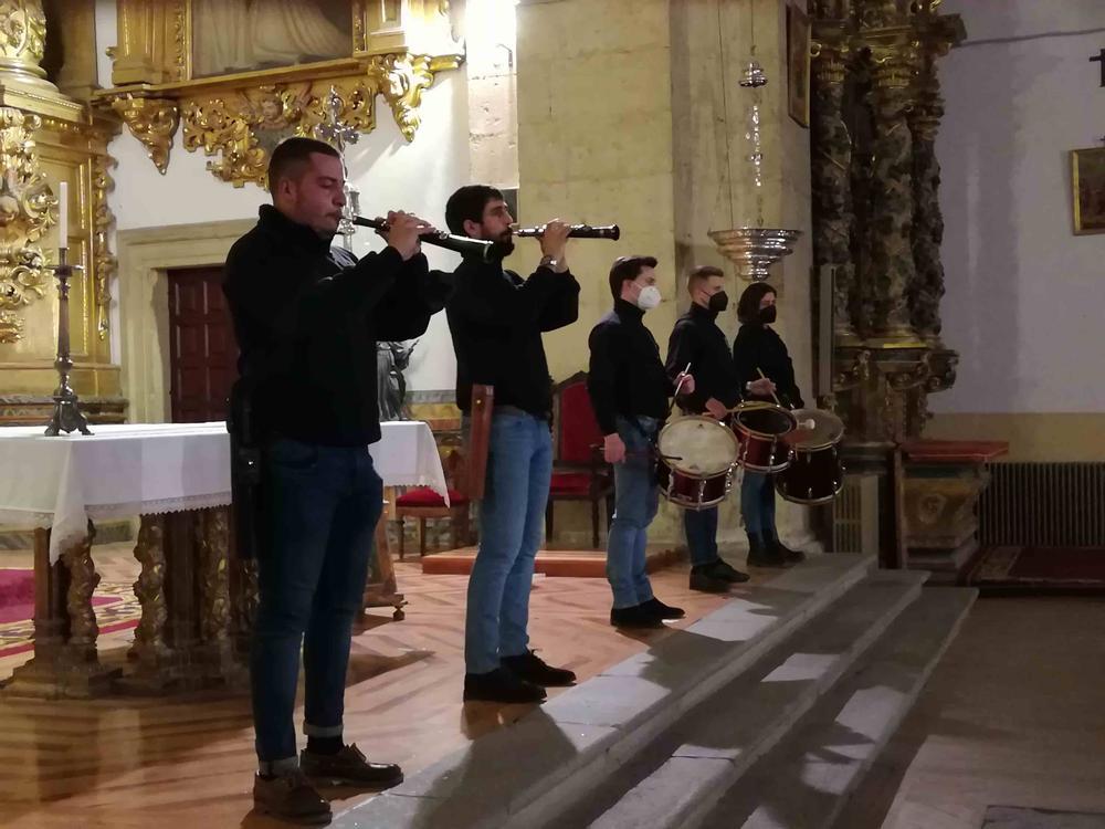 Dulzaina procesional en homenaje a las bandas de Segovia