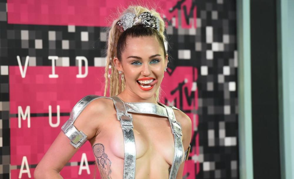 Miley Cyrus publica el vídeo de su éxito 'Angels Like You'