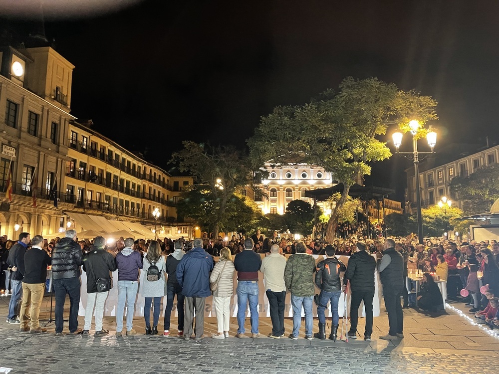 Una concentración en Segovia cierra un día de luto por Olivia