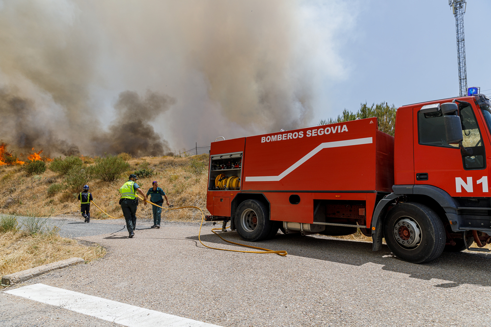 Incendio en la Nacional 110 a la atura de Navafr?a y Torreval de San Pedro  / NACHO VALVERDE/ ICAL