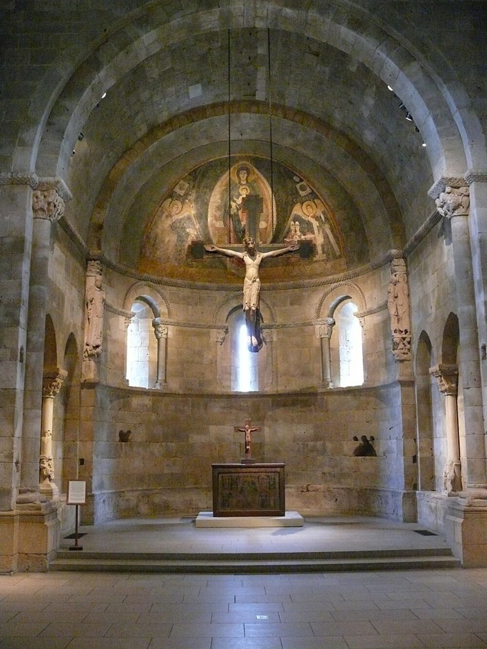 Ábside de la iglesia de San Martín de Fuentidueña, expuesto en el Metropolitan de Nueva York.  