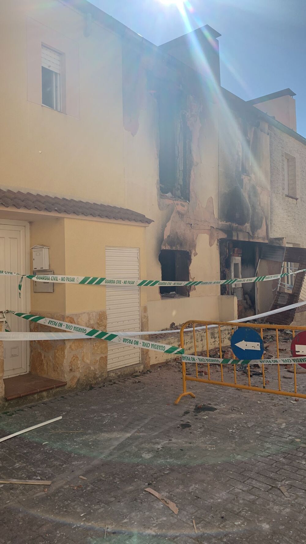 Muere una mujer en una explosión y un incendio en Aldea Real