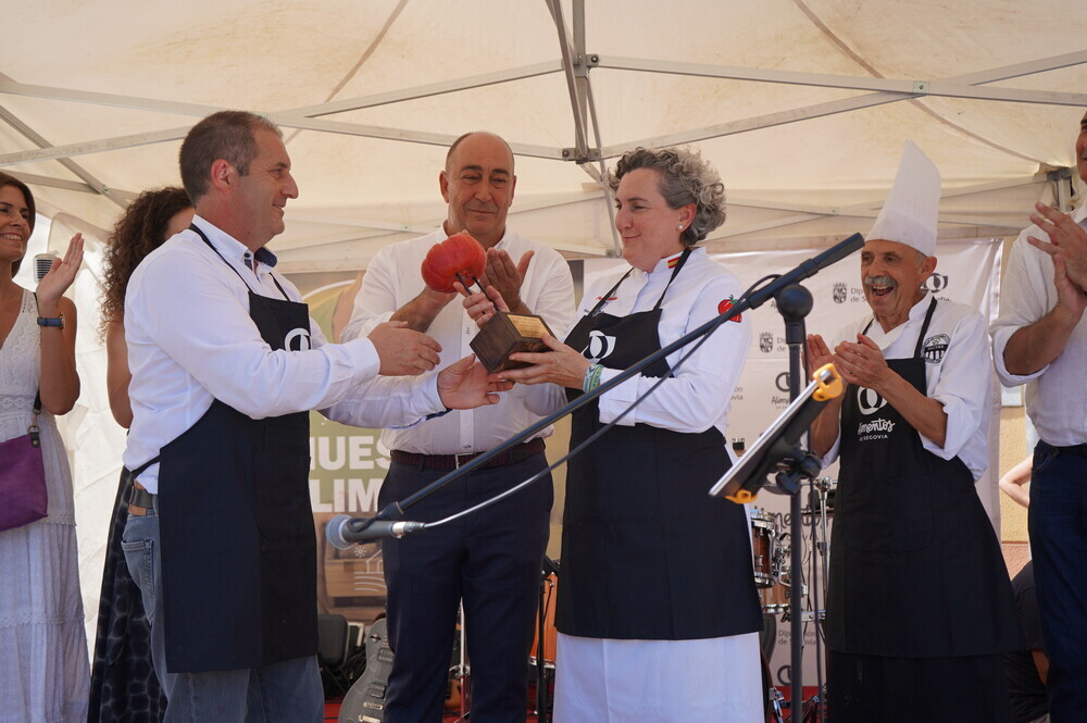 La chef Pepa Muñoz recibe el Tomate de Oro en Martín Muñoz