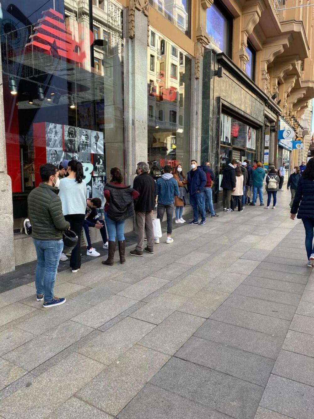 Las tiendas New Balance en cierran al estar sin stock Noticias El Día de Segovia