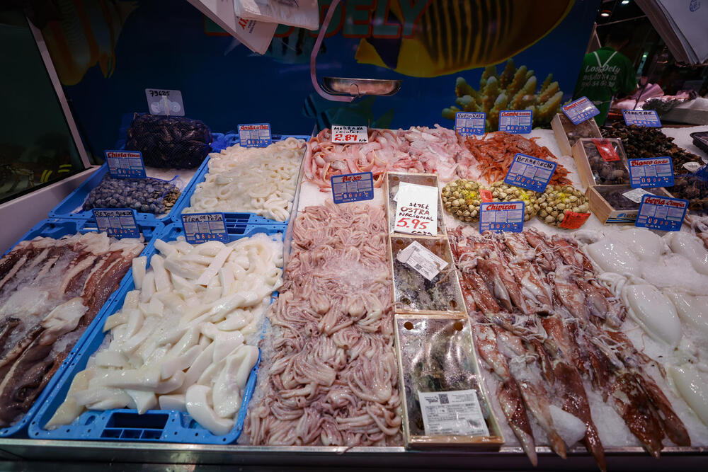 Vista de una pescadería en un mercado de Madrid.