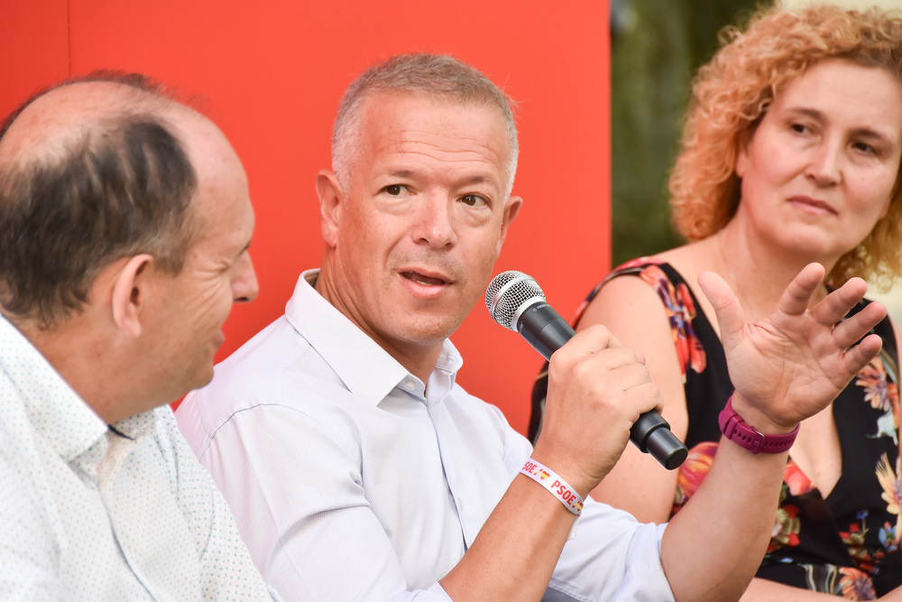Martín destaca el compromiso del PSOE con la educación pública