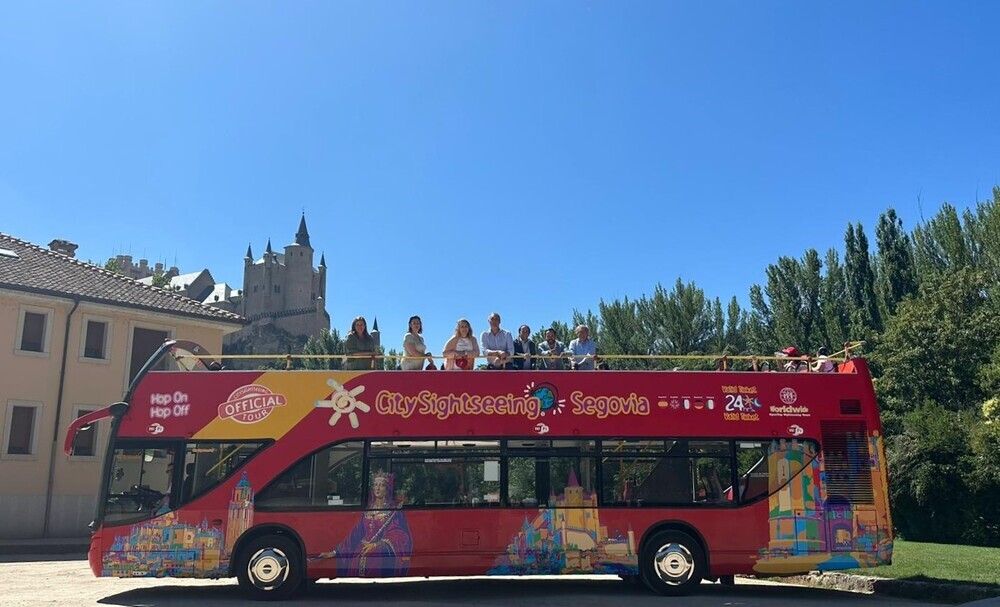 El nuevo bus turístico, gratis para los segovianos en agosto