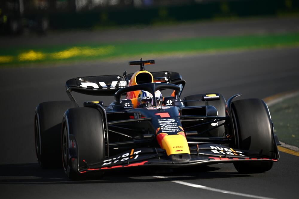 Verstappen reina en el caos y Alonso no se baja del podio
