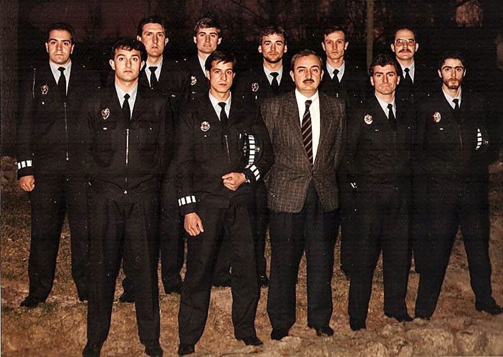 Plantilla de la Policía Local de la villa en 1988, junto al alcalde Felipe Suárez.