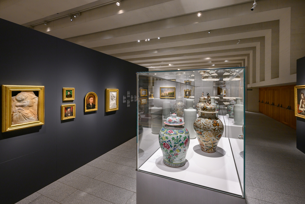 Espacio sobre la colección de porcelanas y pinturas de la reina Isabel de Farnesio en La Granja y Riofrío. 