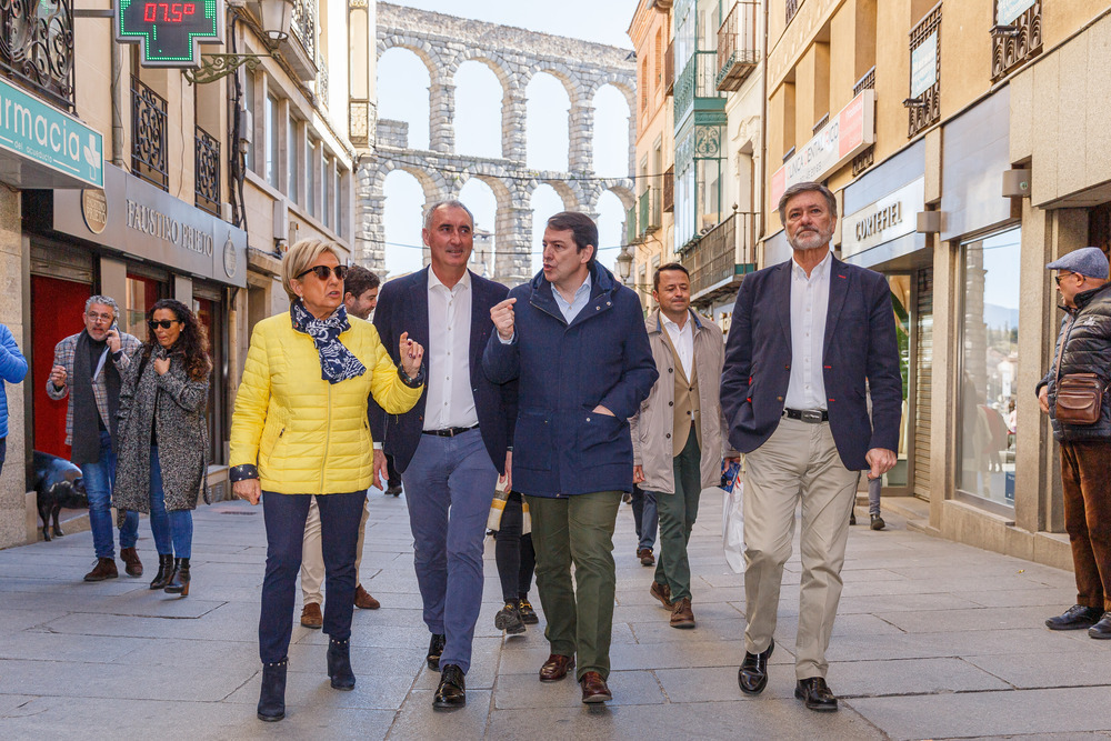 Mañueco visita Segovia para apoyar la candidatura de Mazarías