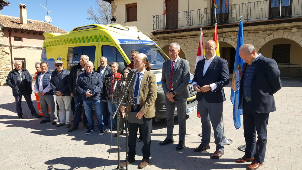 Sanidad presenta las nuevas ambulancias de Segovia